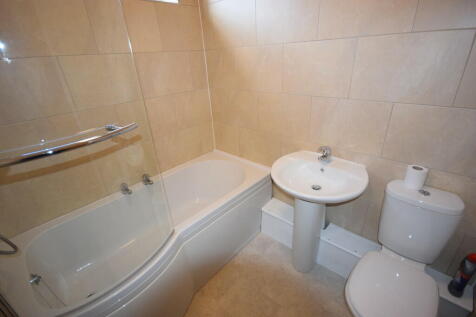 GROUND FLOOR BATH...
