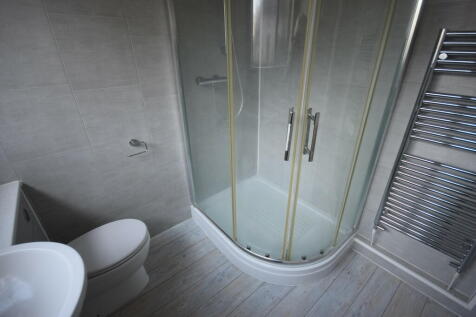 GROUND FLOOR BATH...