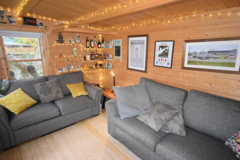SUMMERHOUSE