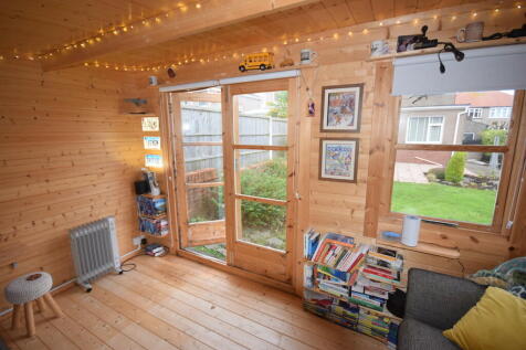 SUMMERHOUSE