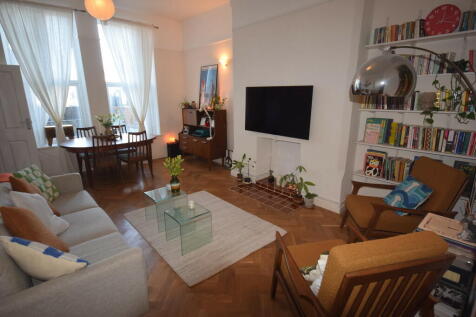 LOUNGE/DINER