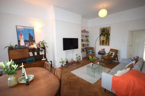LOUNGE/DINER