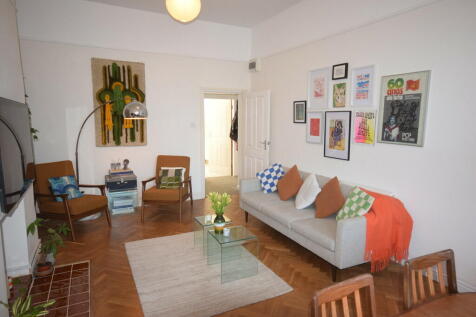 LOUNGE/DINER