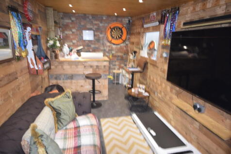 GARAGE/SUMMER HOU...