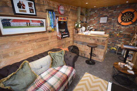 GARAGE/SUMMER HOU...