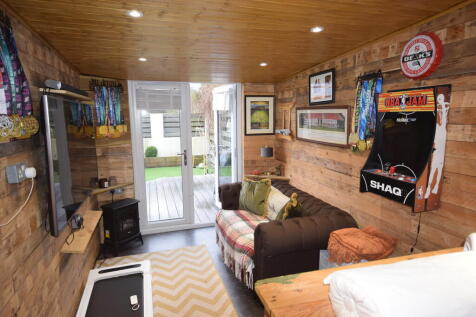 GARAGE/SUMMER HOU...