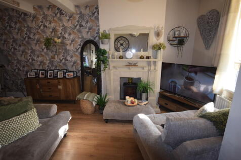 OPEN PLAN LOUNGE