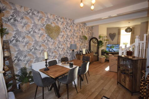 OPEN PLAN DINING ...