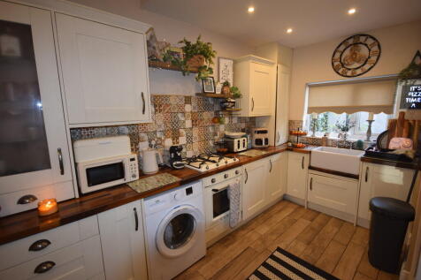 OPEN PLAN KITCHEN