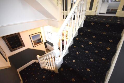STAIRS/LANDING