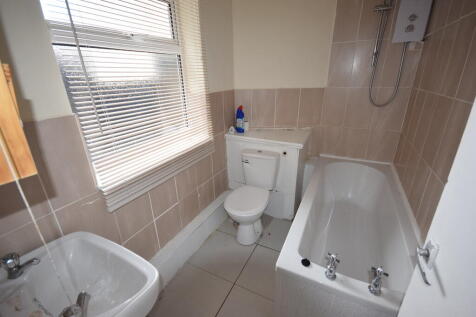 GROUND FLOOR BATH...