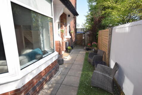 SIDE GARDEN AREA