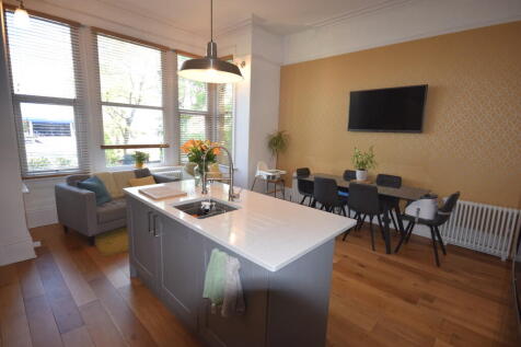 KITCHEN/DINER/FAM...