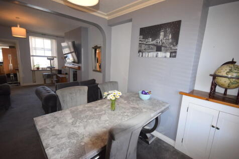DINING ROOM/LOUNG...