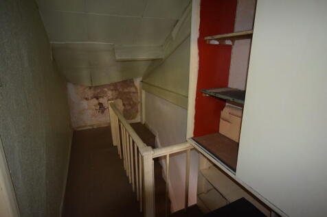 LANDING 2ND FLOOR