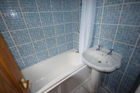 GROUND FLOOR BATH...
