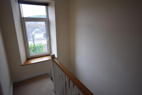 LANDING 2ND FLOOR