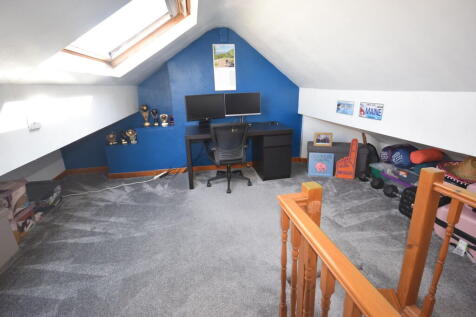 LOFT  ROOM 