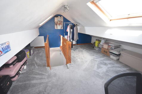 LOFT  ROOM 