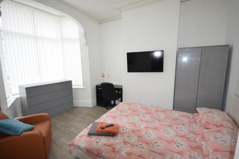 LOUNGE/ROOM 1