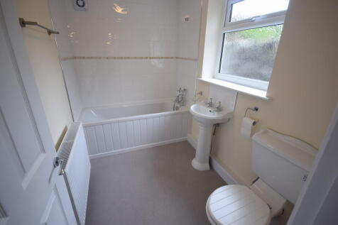 GROUND FLOOR BATH...