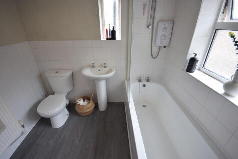 GROUND FLOOR BATH...