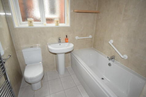 GROUND FLOOR BATH...