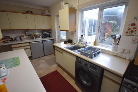KITCHEN L-SHAPED ...