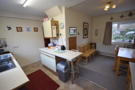 KITCHEN L-SHAPED ...