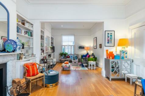 living room-8.jpg