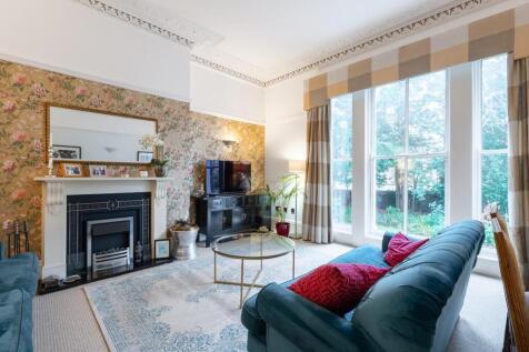 living room-3.jpg