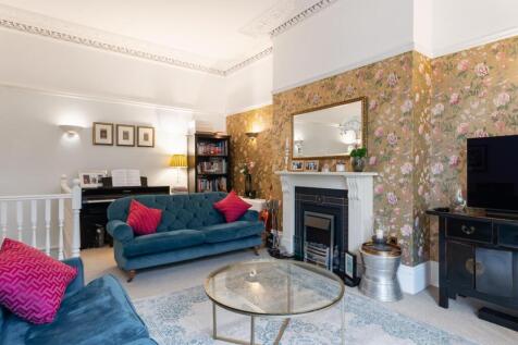 living room-6.jpg