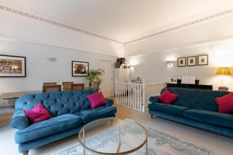 living room-8.jpg