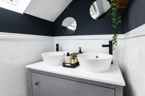 en suite wc-2.jpg