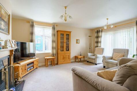 MT08 2 Stowey park _ 7 Living room -1.jpg