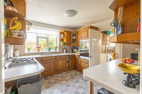 MT08 2 Stowey park _ 6 Kitchen -2.jpg
