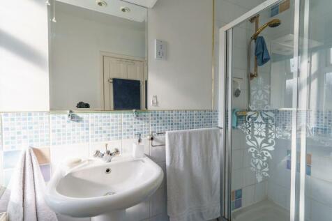 MT08 2 Stowey park _ 13 Bathroom -2.jpg