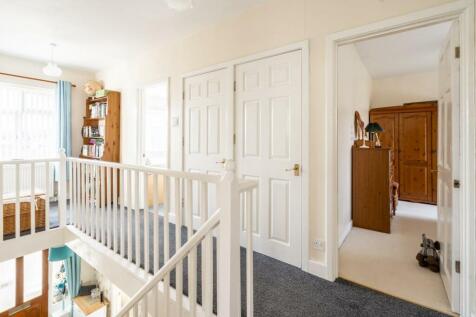 MT08 2 Stowey park _ 8 Hallway -1.jpg