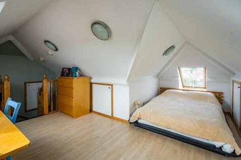MT08 2 Stowey park _ 15 Lodge Bedroom -3.jpg