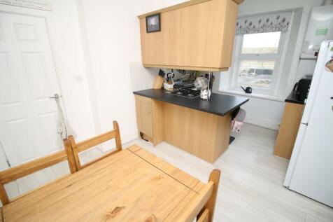 4 - kitchen diner.JPG