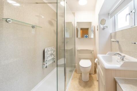 8-shower roon.jpg