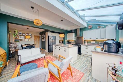 2 - family room kitchen diner.jpg