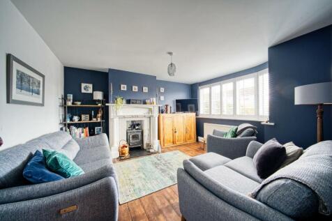 4 - sitting room.jpg