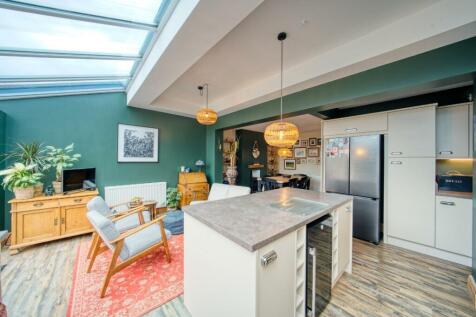 5 - kitchen diner.jpg