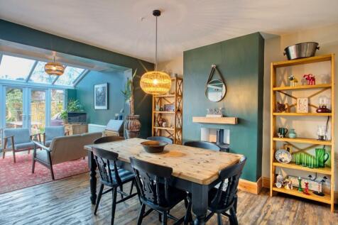 6 - dining room.jpg