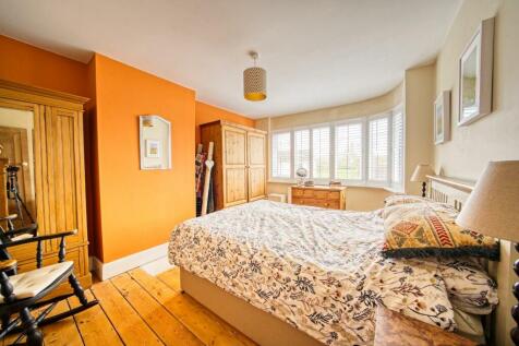 8 - bed 1.jpg