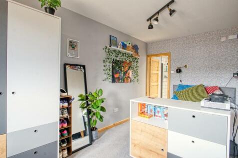 10 - bed 4.jpg