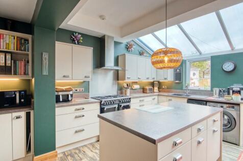 18 - kitchen.jpg