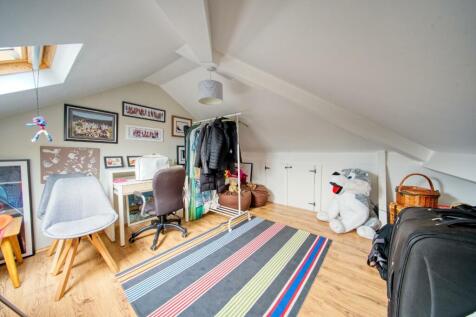 20 - loft room.jpg