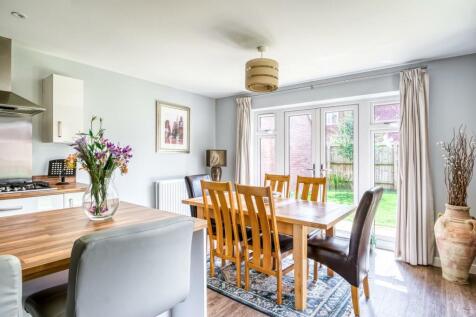 6 - breakfast room.jpg